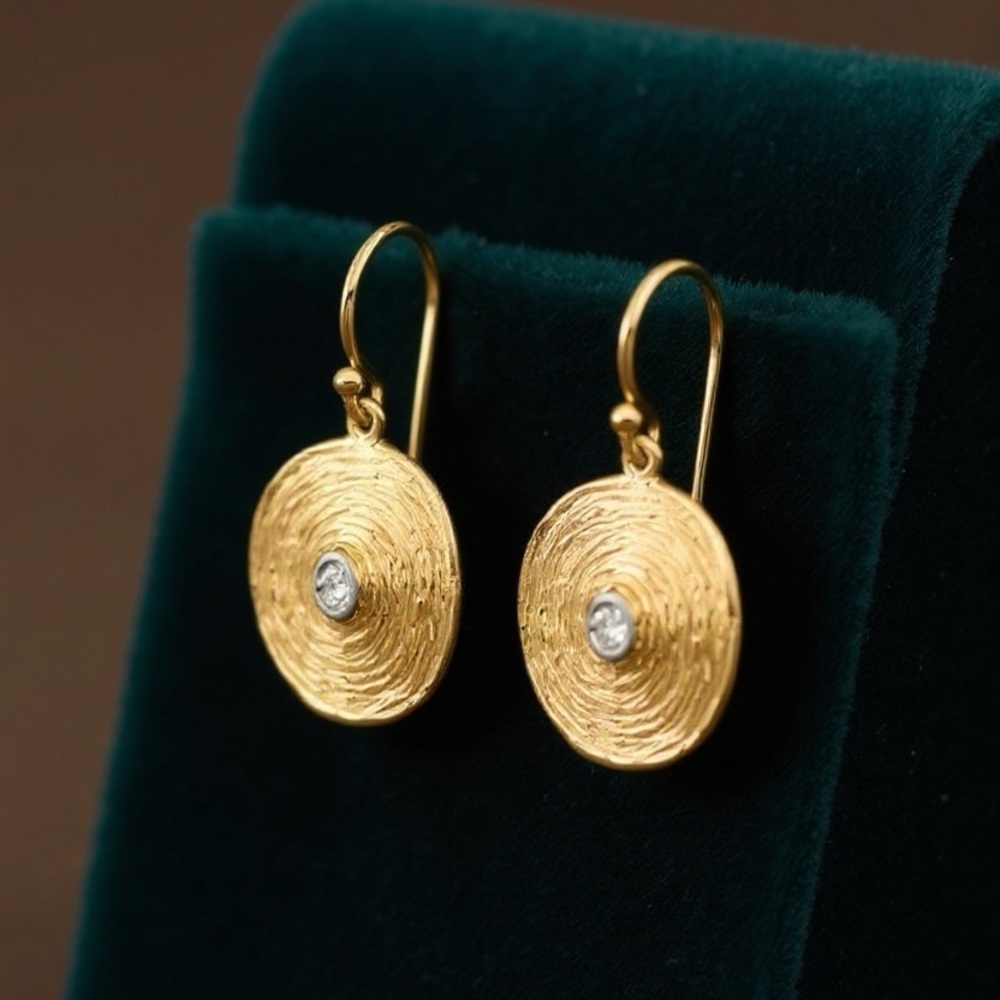 Herco 14K Gold Polished and Textured Diamond Swirl Circle Shephard Hook Dan